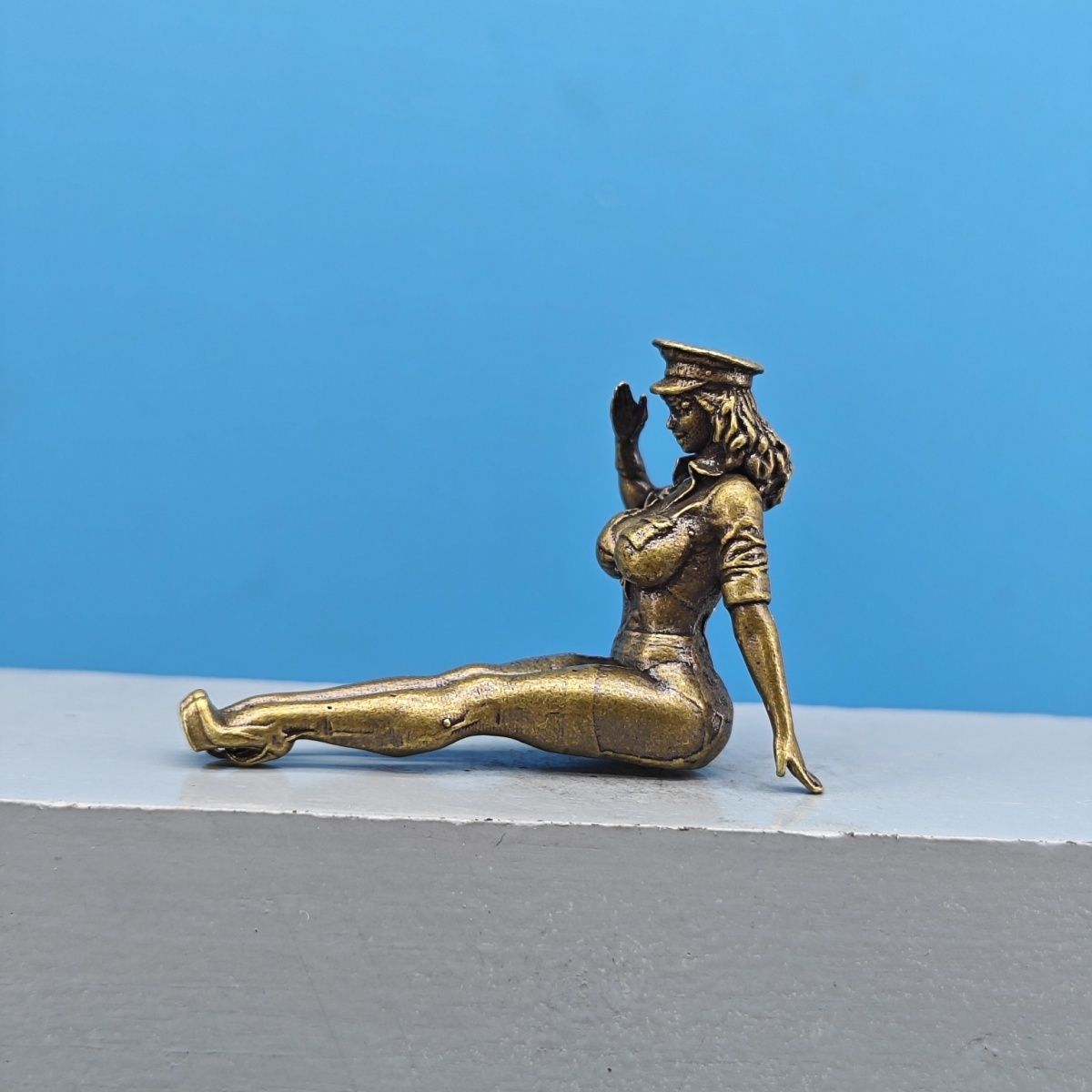 Solid Brass Miniature Girl Fig - đánh giá và giá Vintage Collectible Ornaments