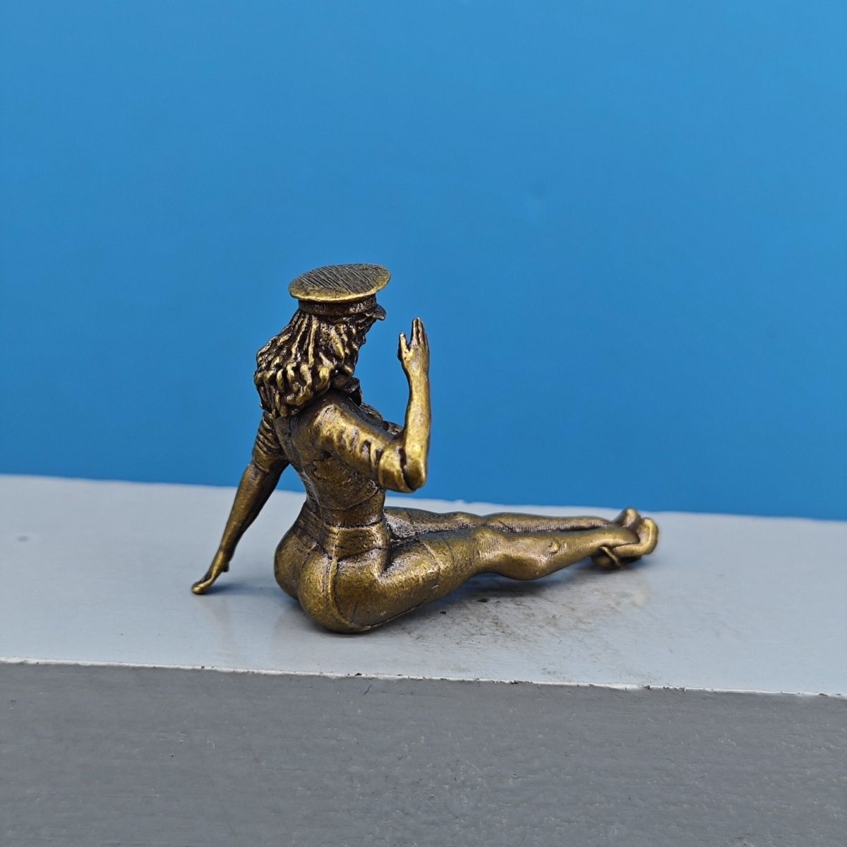 Solid Brass Miniature Girl Fig - đánh giá và giá Vintage Collectible Ornaments