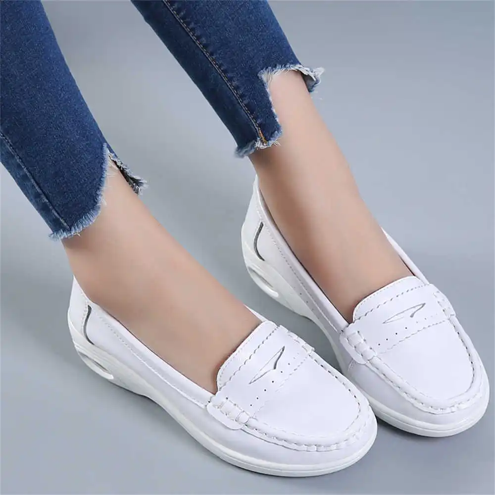Thick Sole Slipon White Traine - đánh giá và giá Collectible Vintage Golf Balls