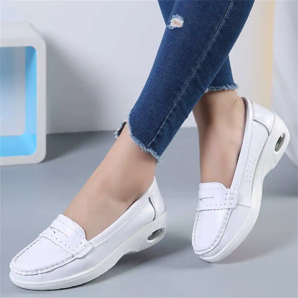 Thick Sole Slipon White Traine - đánh giá và giá Collectible Vintage Golf Balls