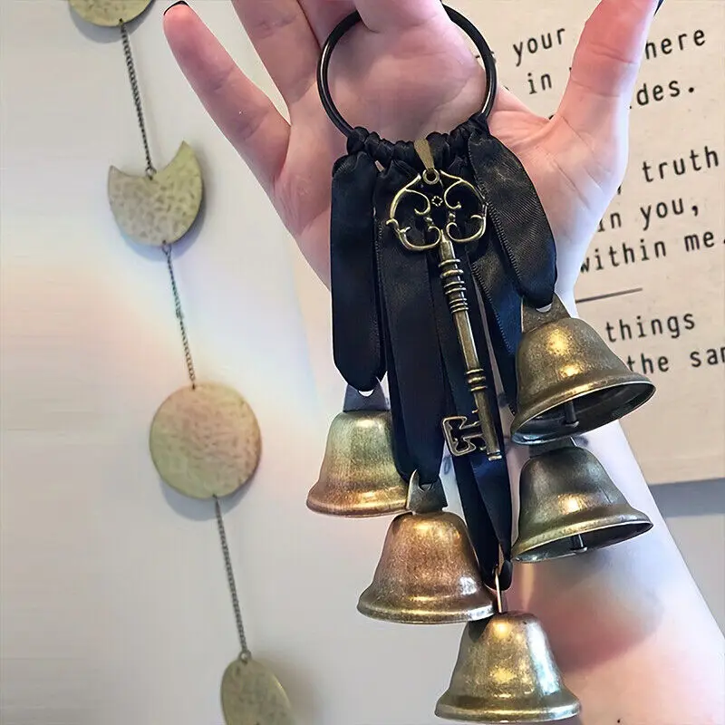 Witch Style Vintage Key with S - đánh giá và giá Vintage Collectible Bells